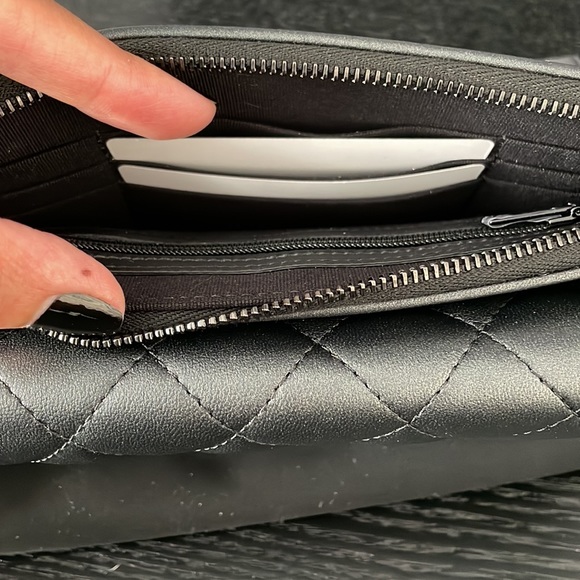 LIMITED EDITION CHANEL SO BLACK QUILTED FLAP PHONE HOLDER WITH CHAIN - Picture 5 of 9